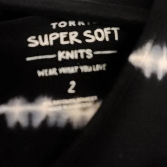 Torrid Womens long TShirt size 2 black and white tie die. short sleeves - Picture 2 of 3